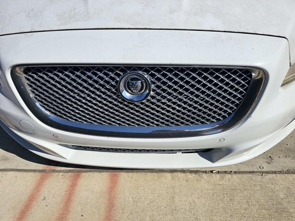 Used 2013 White Jaguar XJL Portfolio image 5