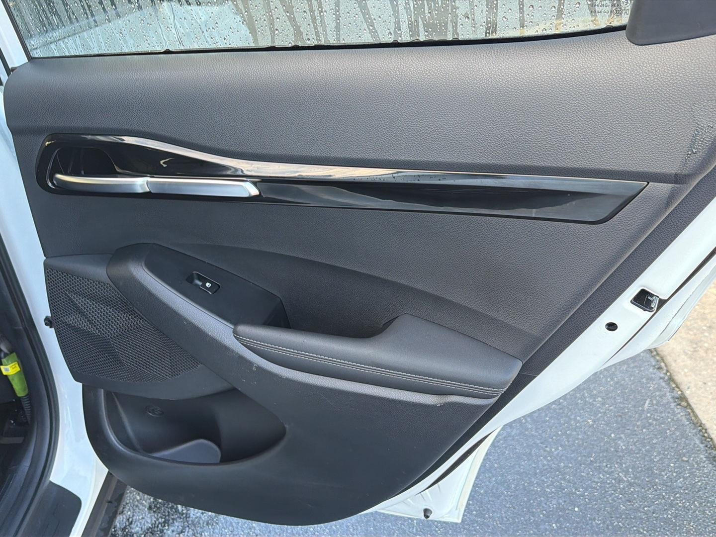 Used 2024 Snow White Pearl Kia S image 15