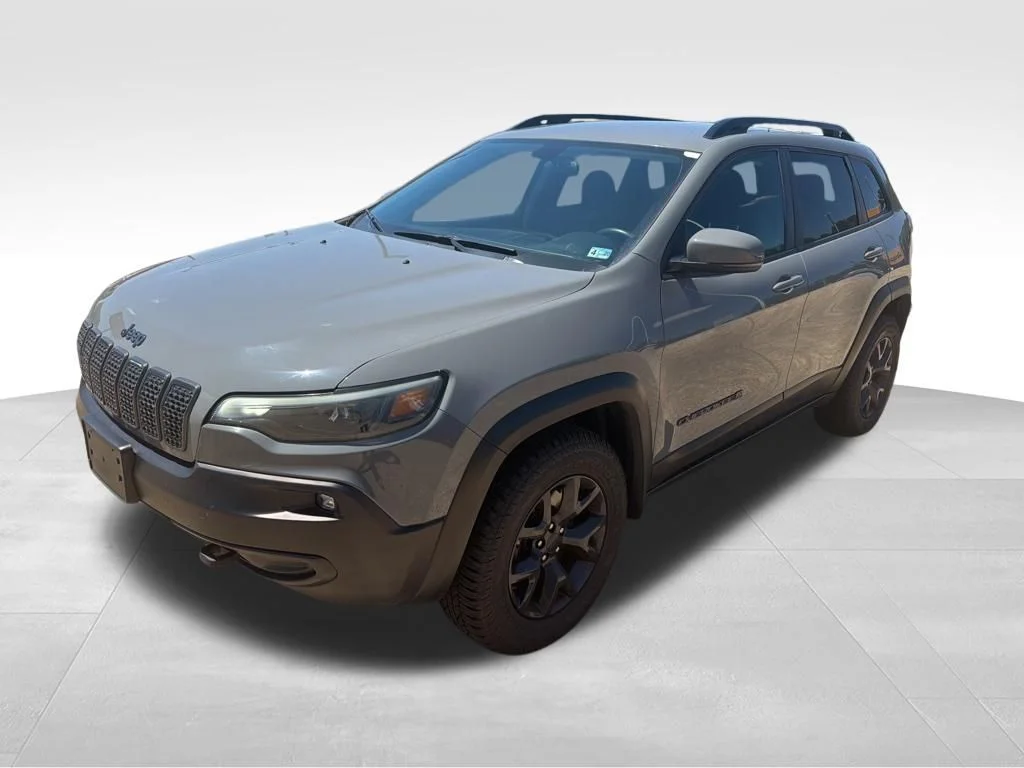 Used 2019 Gray Jeep Latitude image 9