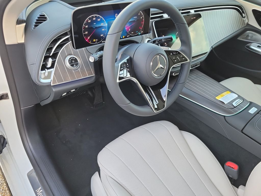 New 2026 MANUFAKTUR Moonlight White Metallic Mercedes-Benz E 350 image 20