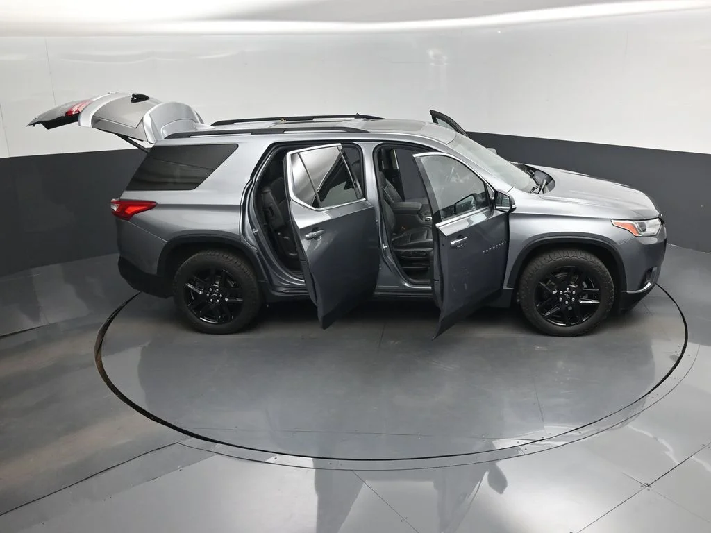 Used 2019 Gray Chevrolet 3LT image 18
