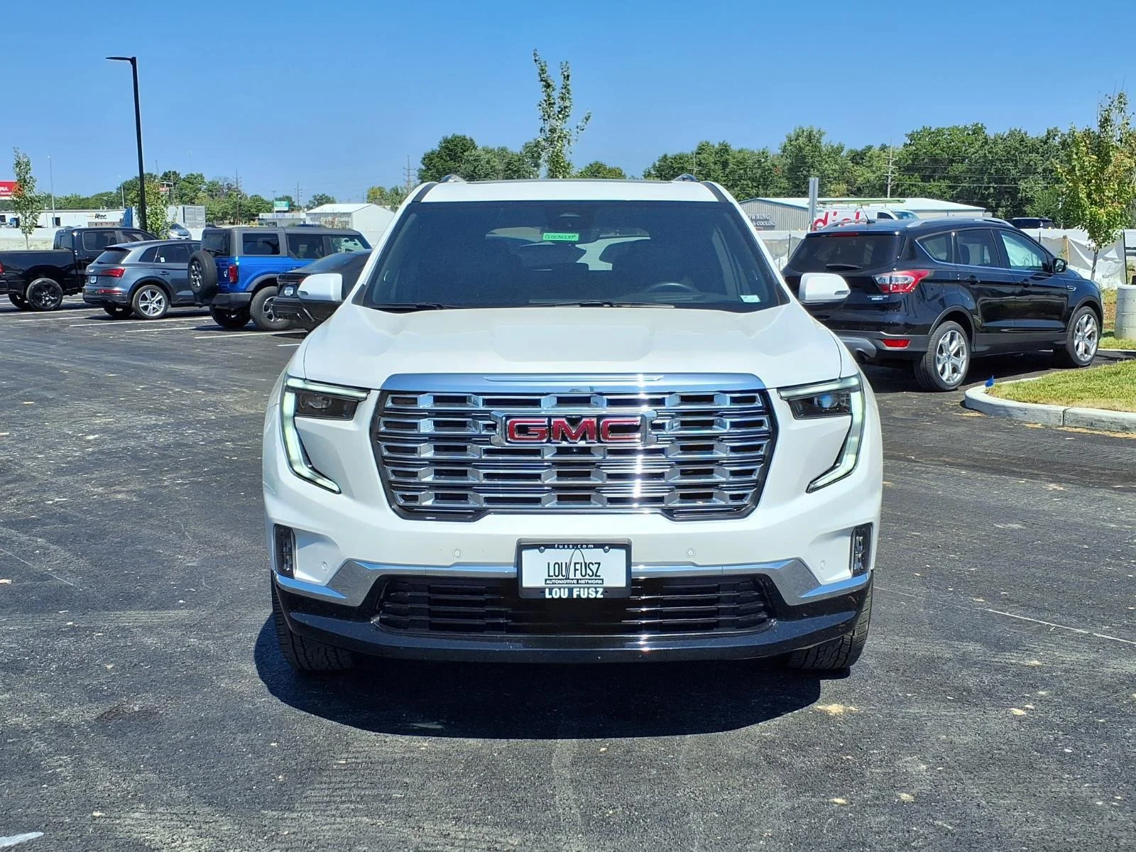 Used 2024 White Frost Tricoat GMC FWD Denali image 29