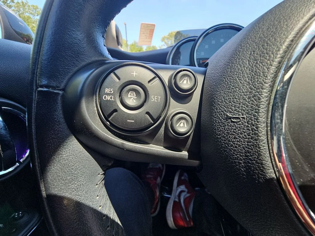 Used 2018 Blue MINI Base image 16