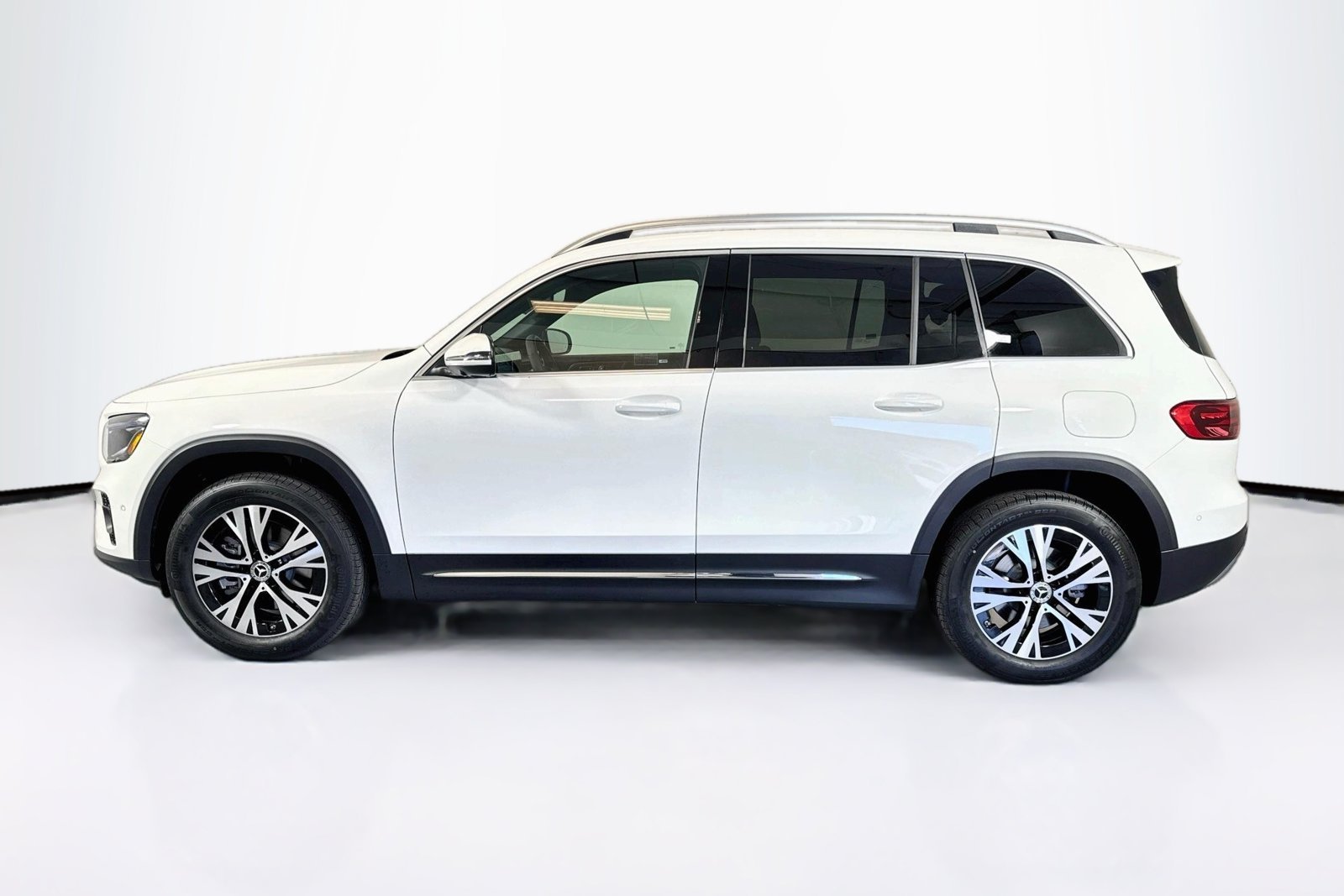 New 2026 Polar White Mercedes-Benz GLB 250 image 8