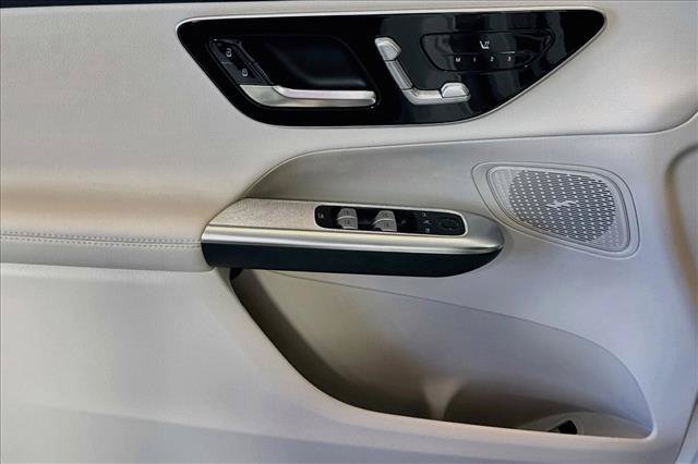 New 2026 Polar White Mercedes-Benz GLC 300 image 45