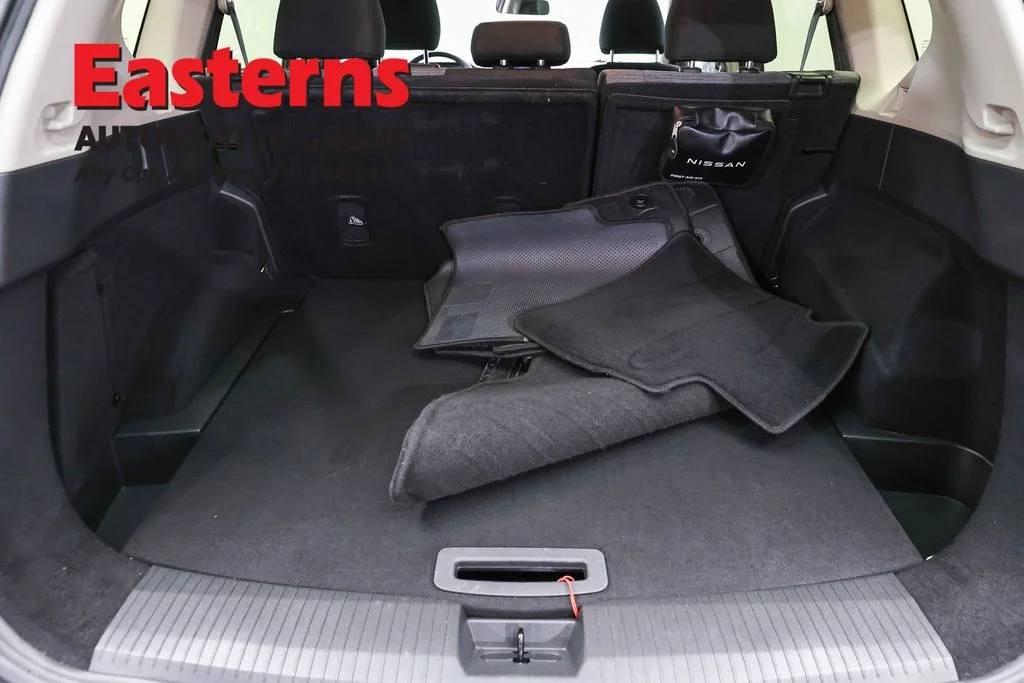 Used 2023 Gray Nissan SV image 9