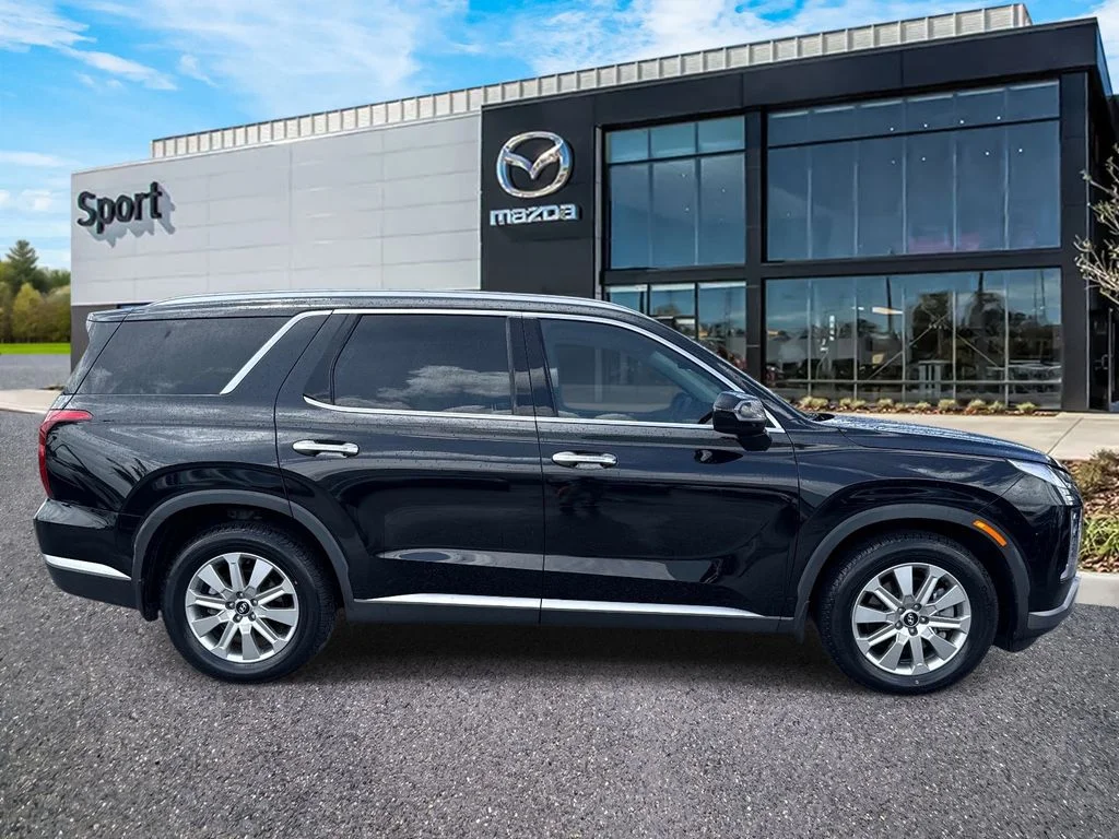 Used 2023 Black Hyundai SEL image 2