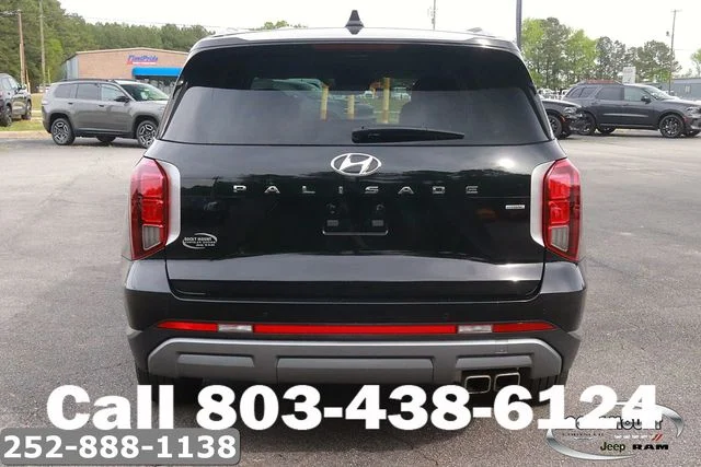 Used 2025 Black Hyundai SEL image 6