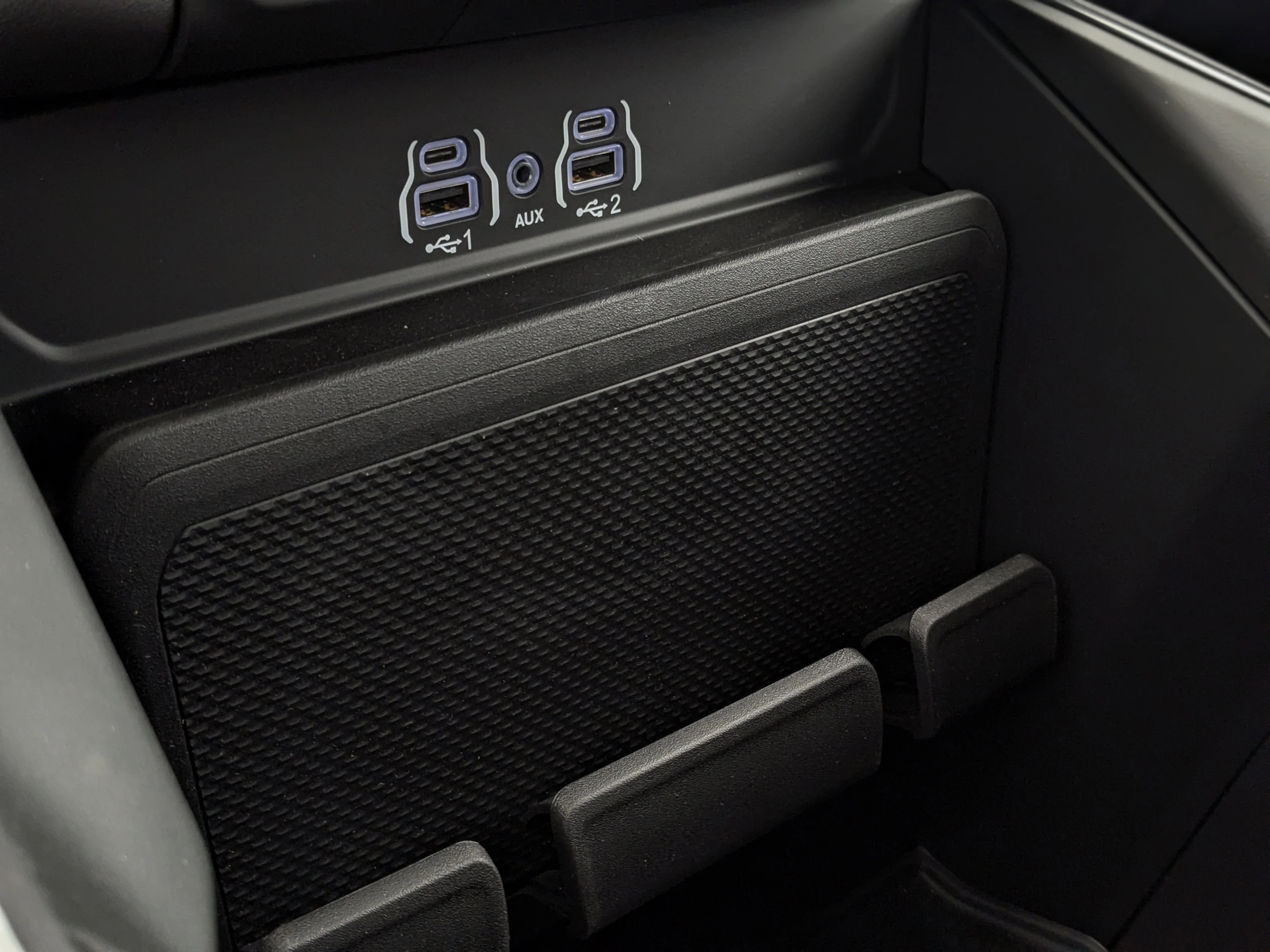 New 2026 White RAM Express - 3.6L Pentastar VVT V6 engine with eTorque - BLACK EXPRESS EDITION image 21