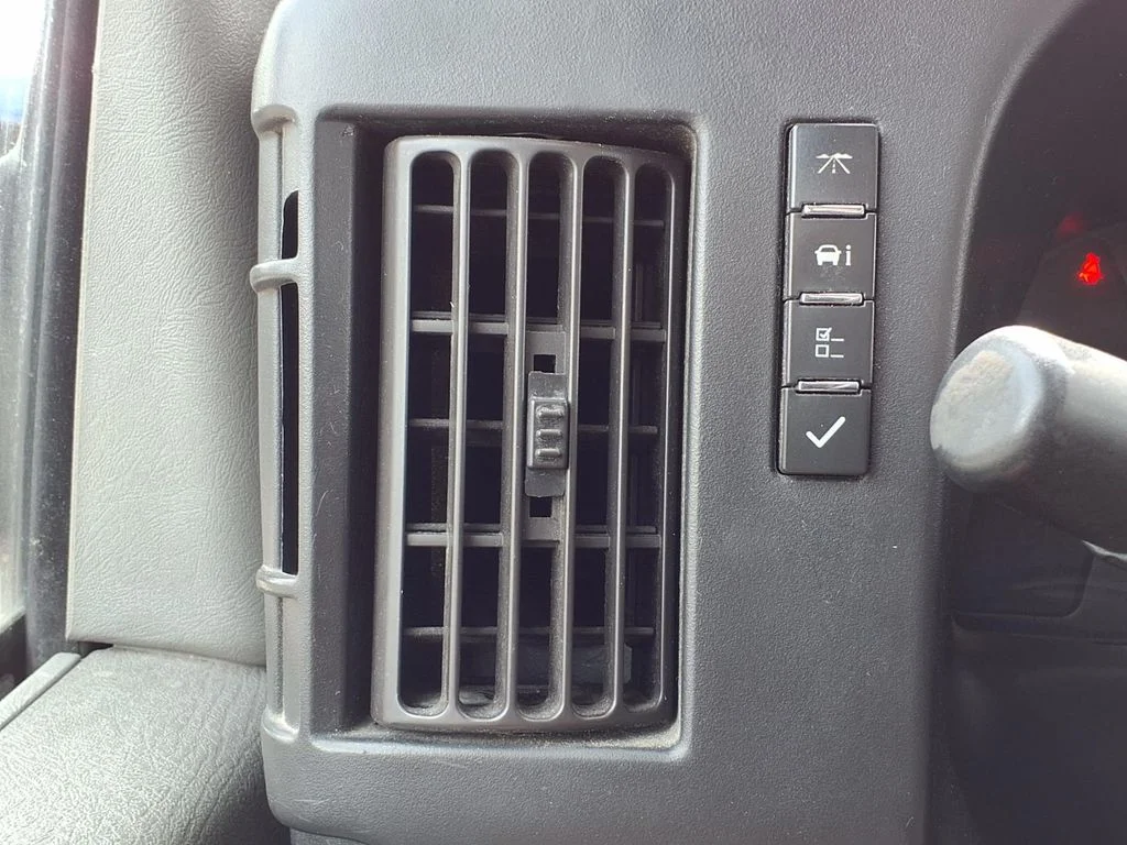 Used 2017 Green Chevrolet Work Van image 19