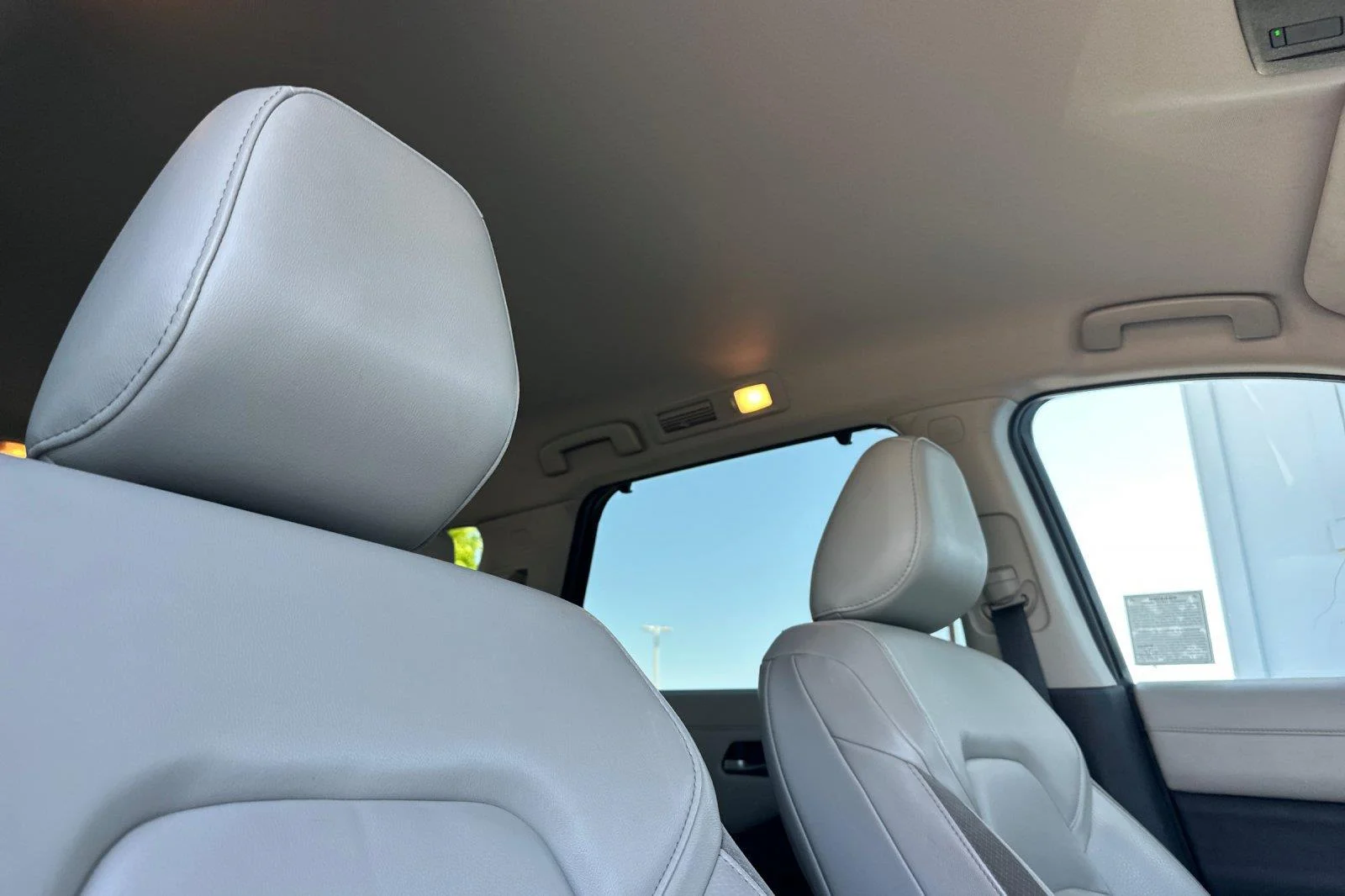 Used 2022 Pearl White Tricoat Nissan SL image 18