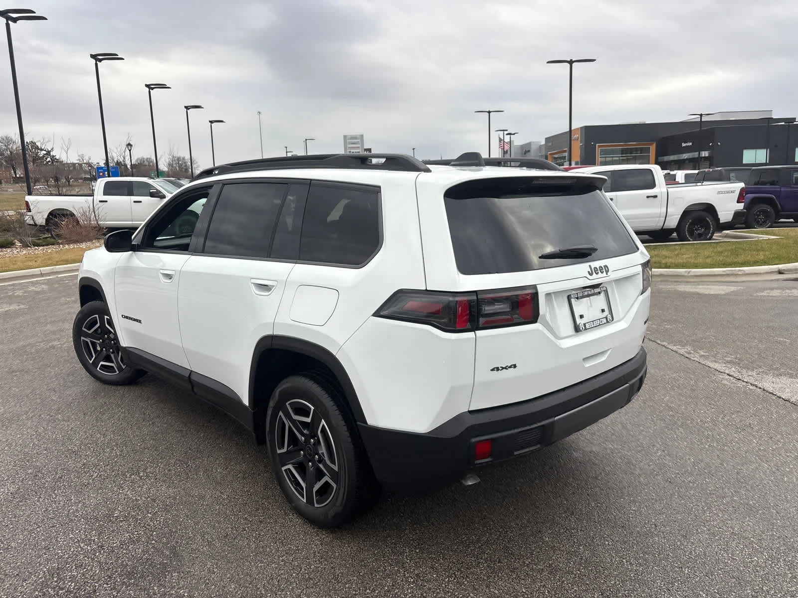 New 2026 Bright White Clear-Coat Exterior Paint Jeep Limited image 7