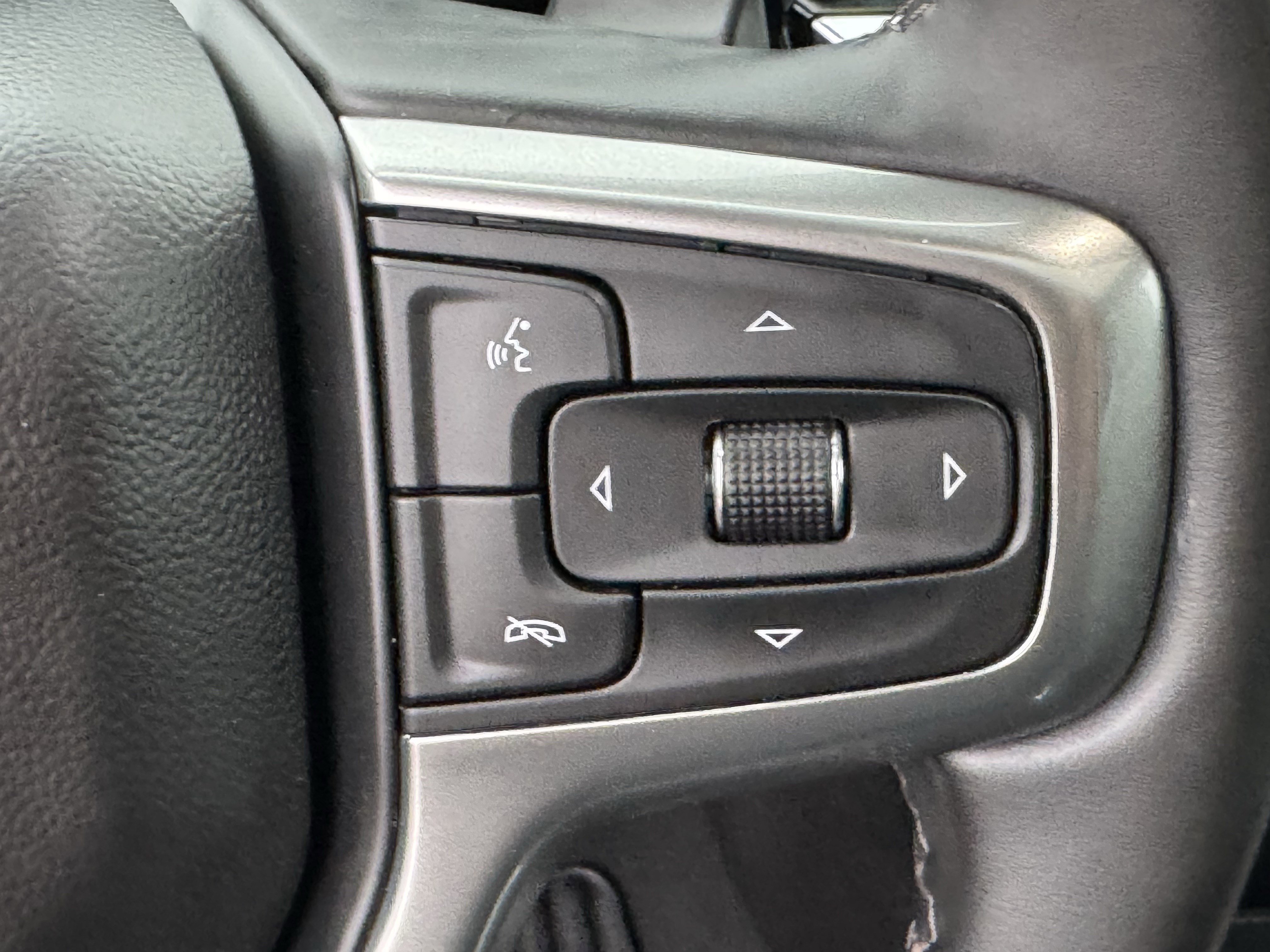 Used 2025 Summit White Chevrolet LTZ image 22