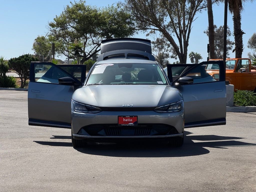 Used 2023 Steel Gray Kia Wind image 28