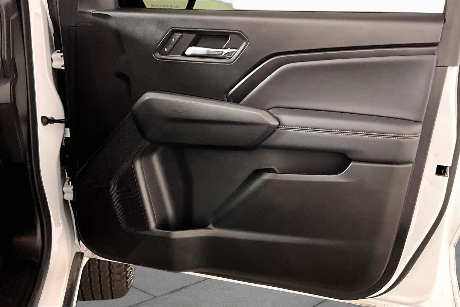 Used 2024 Summit White GMC Elevation image 21
