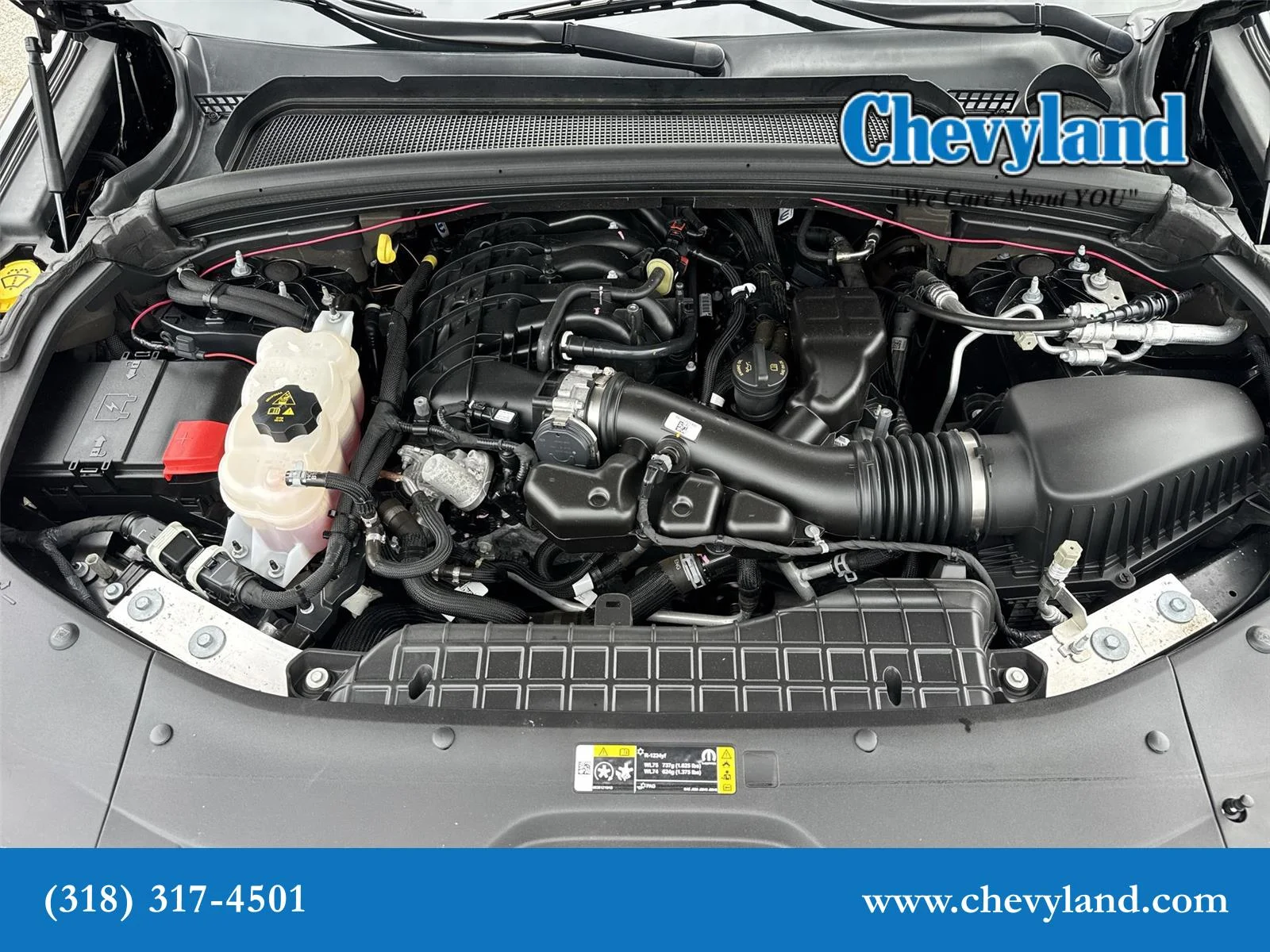 Used 2023 Diamond Black Crystal Pearlcoat Jeep Laredo image 29