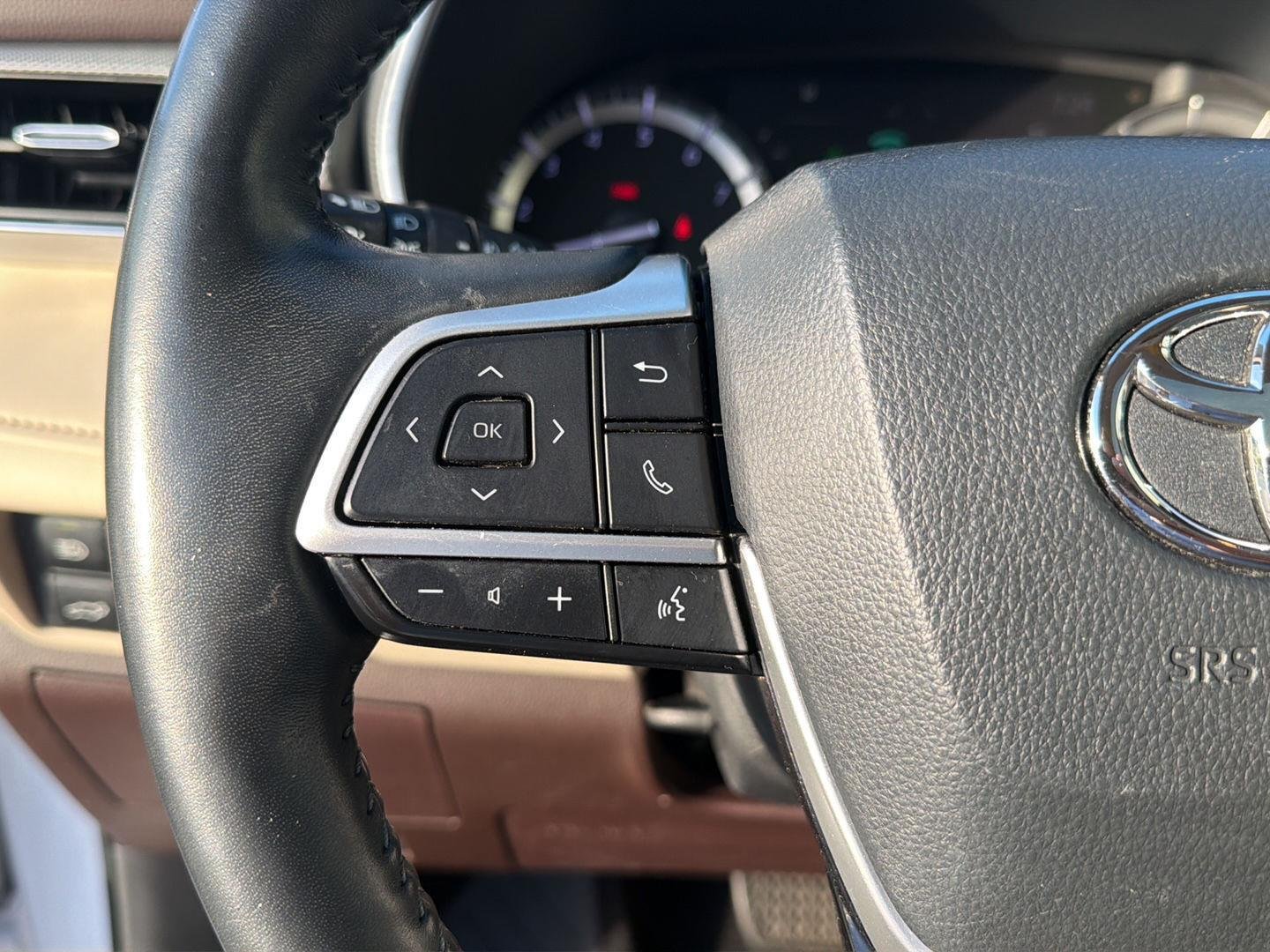 Used 2022 Wind Chill Pearl Toyota Platinum image 22