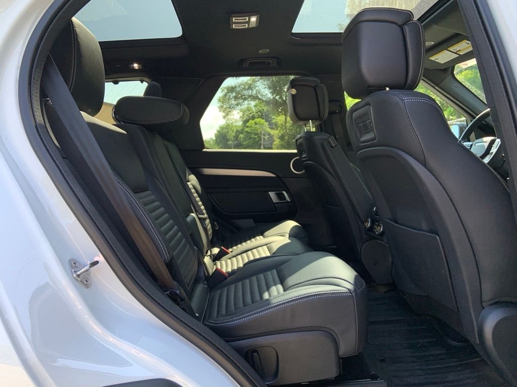 Used 2025 White Land Rover Dynamic SE image 17