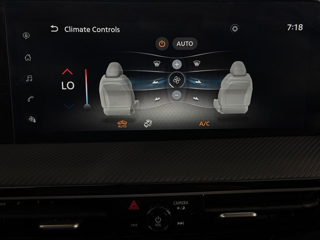 Used 2025 White Nissan SR image 19