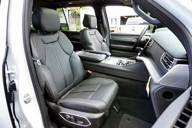 New 2026 Bright White Clearcoat Jeep Grand Wagoneer image 15
