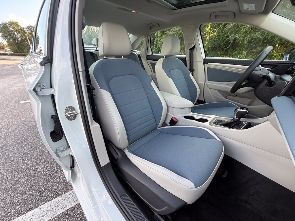New 2026 Opal White Pearl Volkswagen 1.5T SE image 24