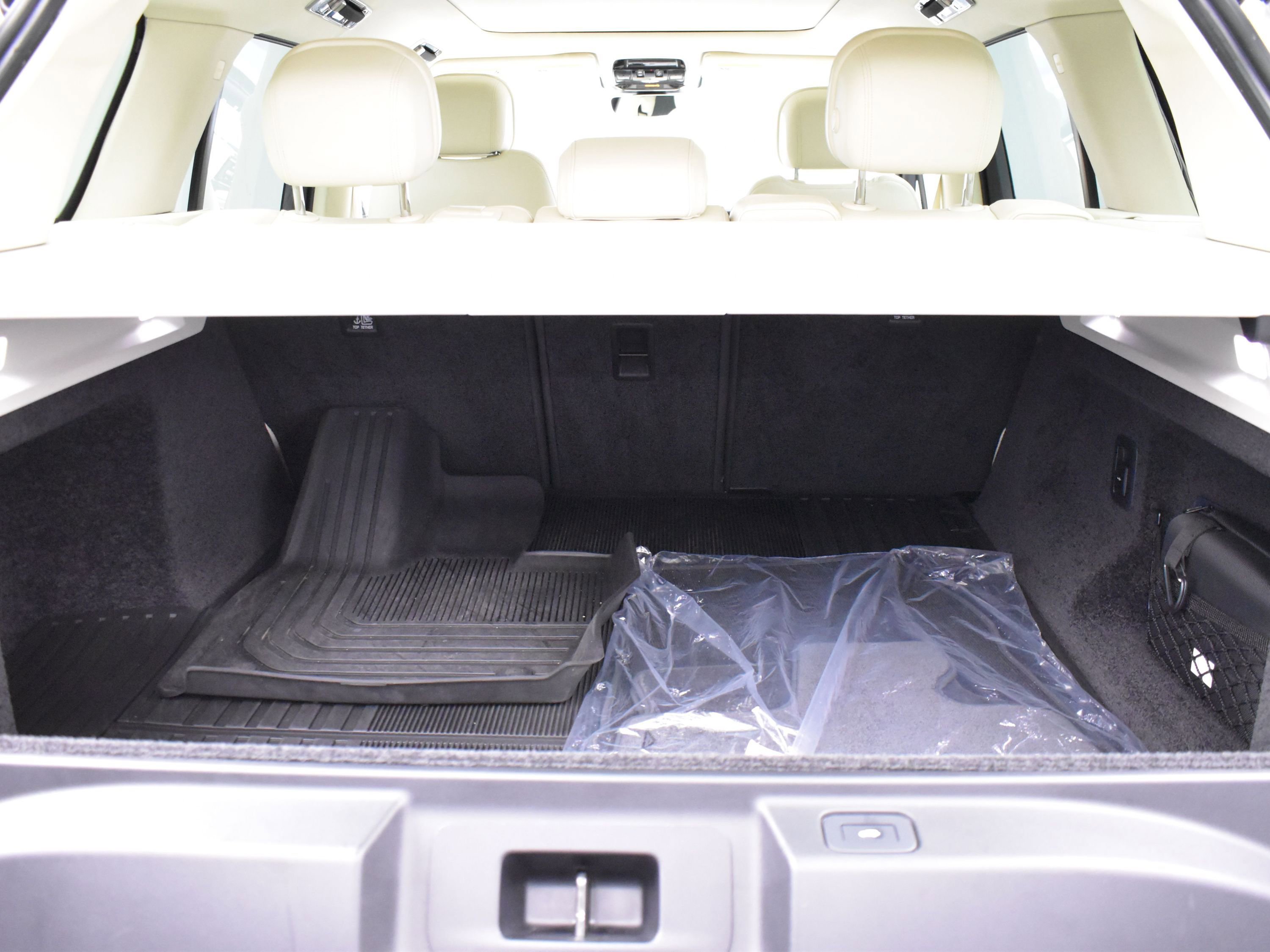 Certified Used 2024 White Land Rover SE image 13