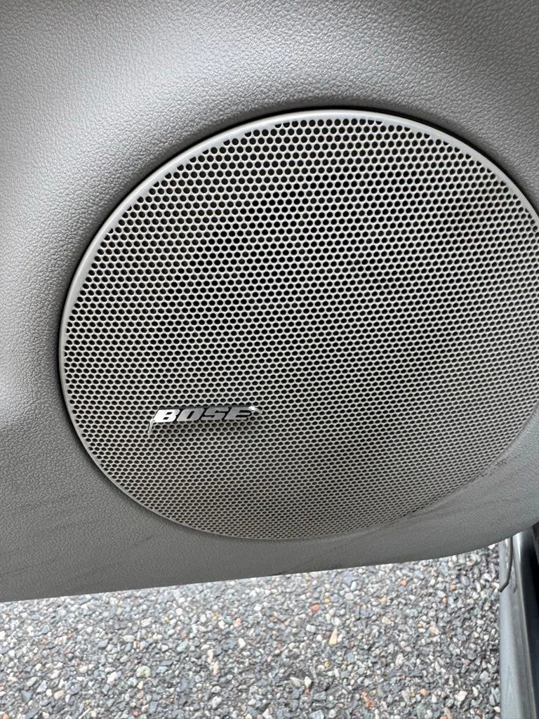 Used 2009 Silver Chevrolet LT image 13
