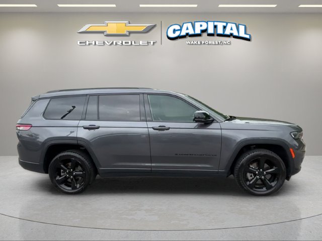 Used 2023 Gray Jeep Altitude image 6