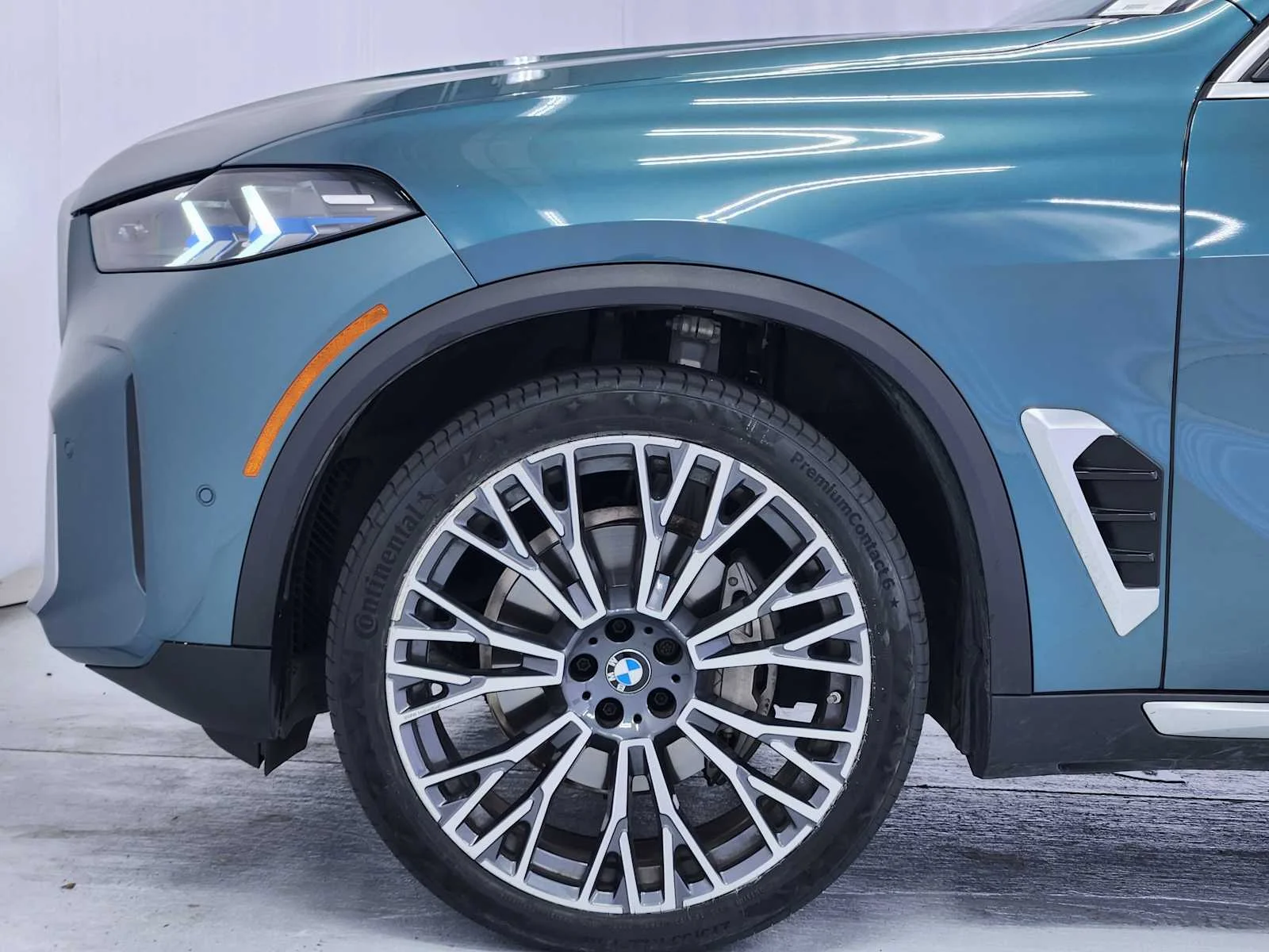 Used 2024 Blue Ridge Mountain Metallic BMW xDrive40i image 8