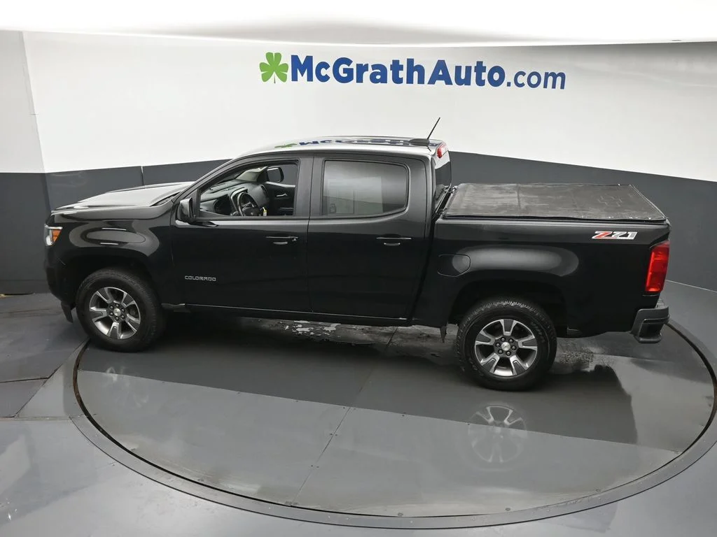 Used 2015 Black Chevrolet Z71 image 23