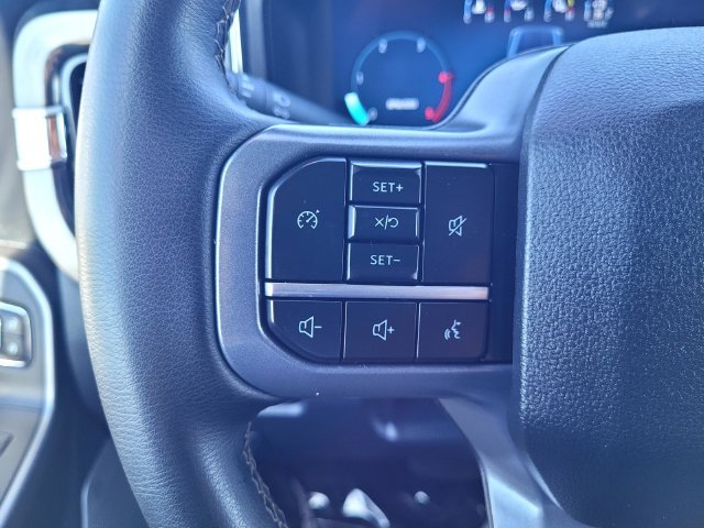 Used 2025  Ford Lariat image 24