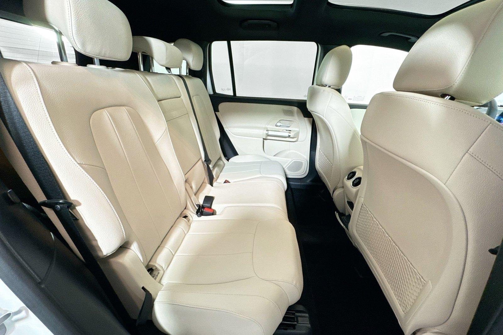 New 2026 Polar White Mercedes-Benz GLB 250 image 25