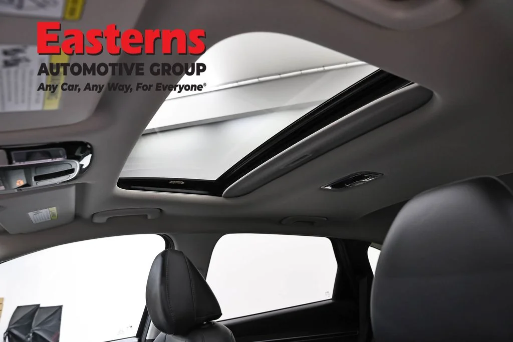 Used 2023 Black Hyundai SEL image 34