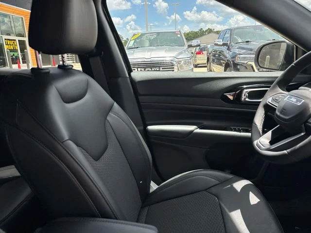 New 2026 Black Jeep Latitude image 12