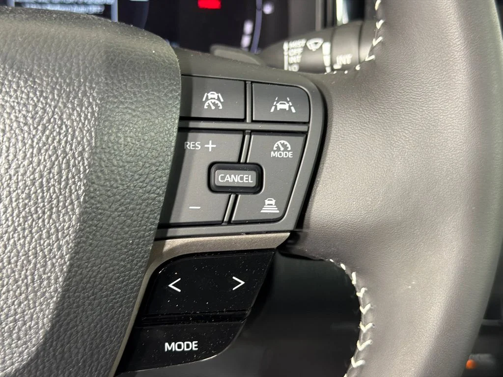 2025 Toyota Camry SE - Photo 25