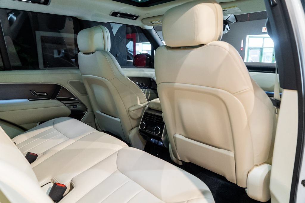 Used 2025 Fuji White Land Rover SE image 37