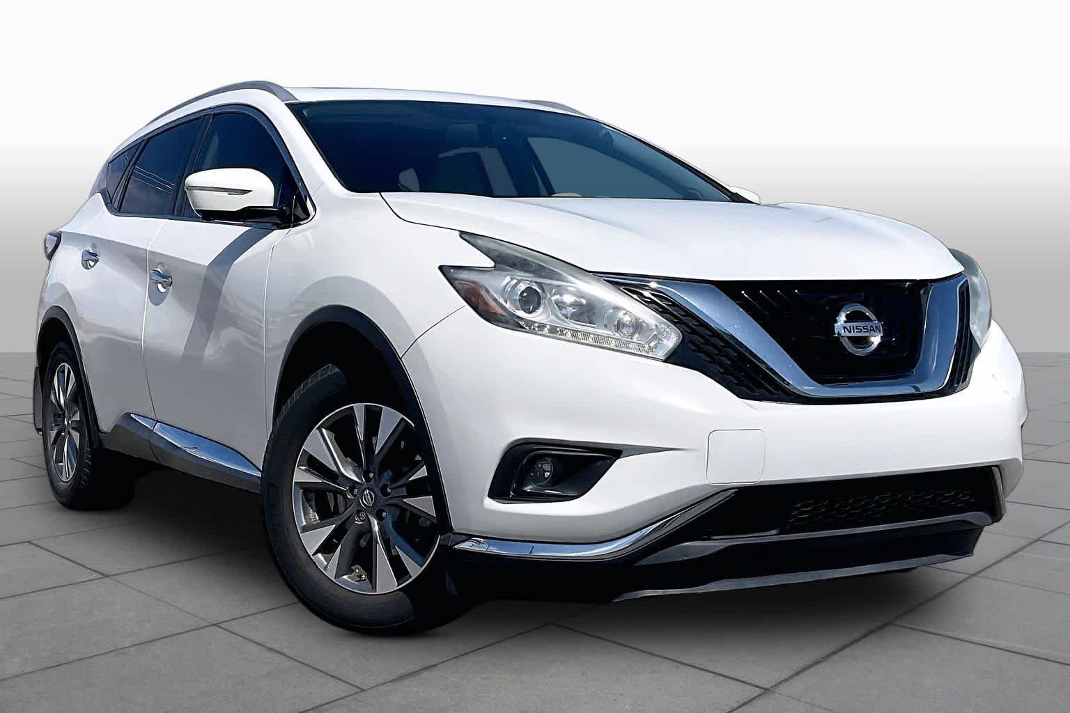 Used 2015 Pearl White Nissan SL image 3