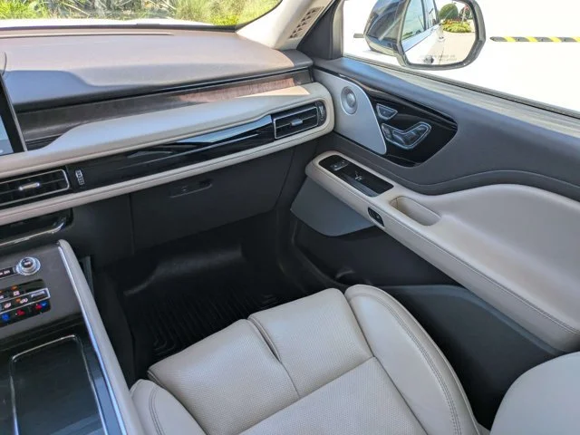 Used 2022 White Metallic Lincoln Reserve image 17