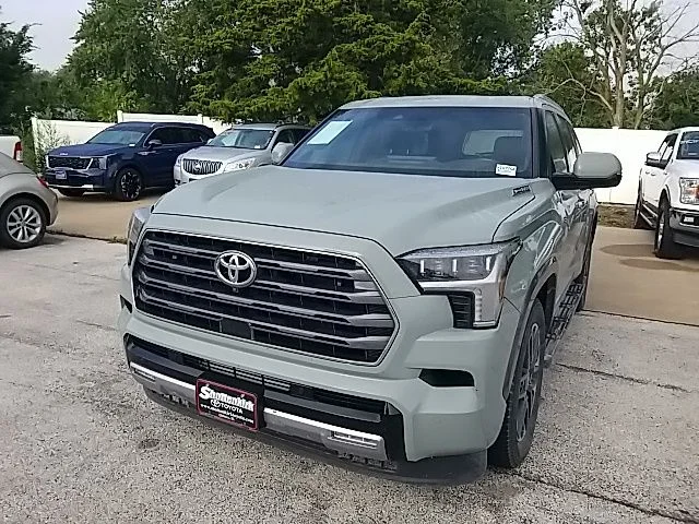 Used 2025  Toyota Limited image 10