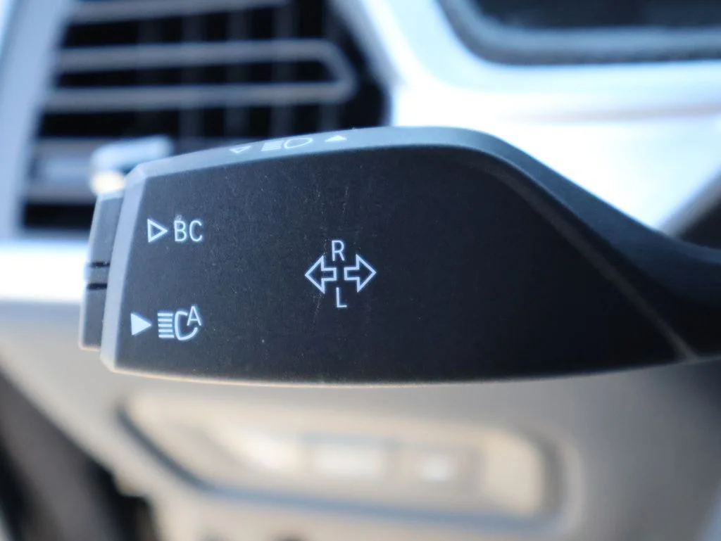 Used 2025 Black BMW M60i image 36