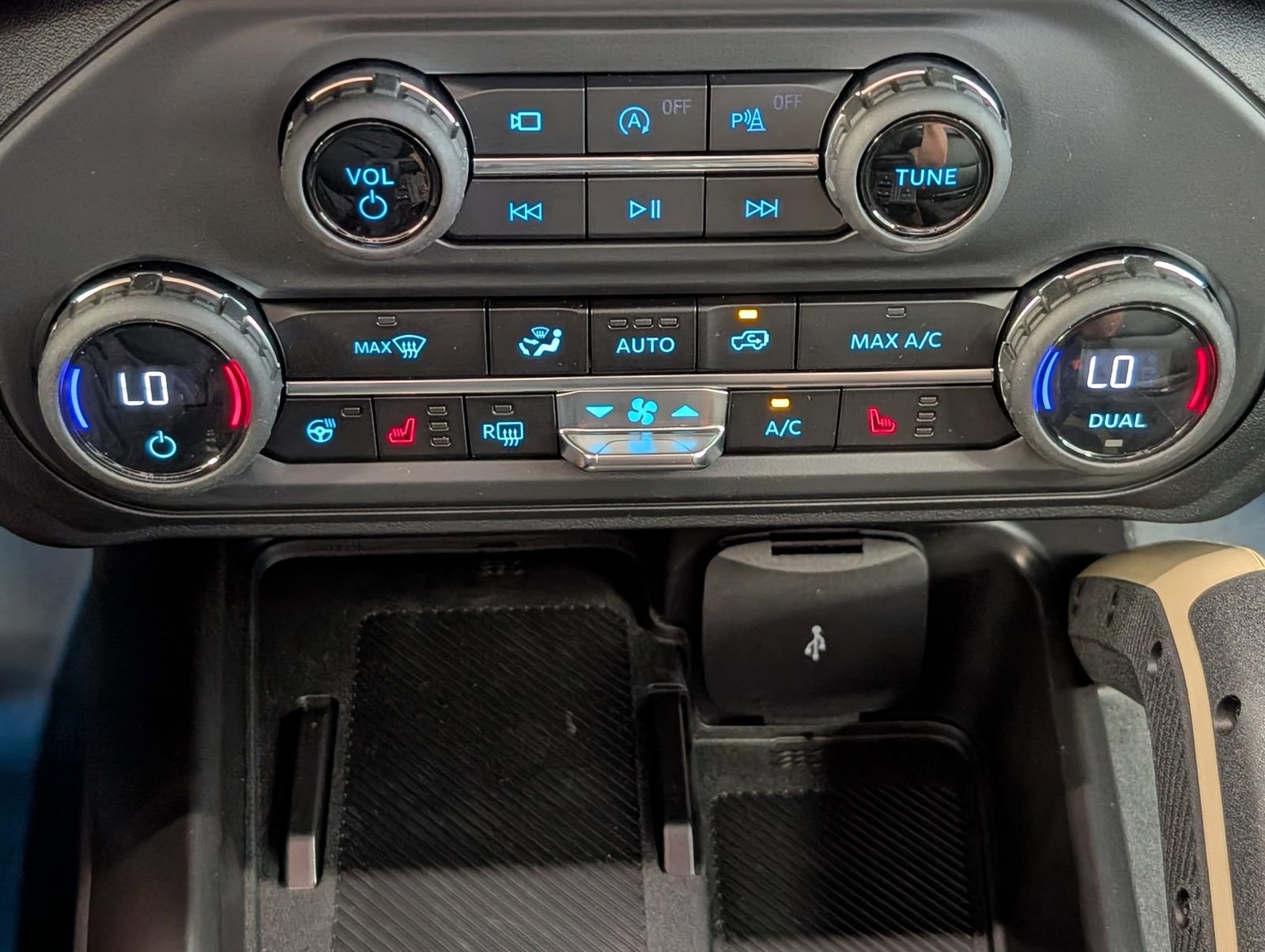 New 2026 Marsh Gray Ford Badlands image 17