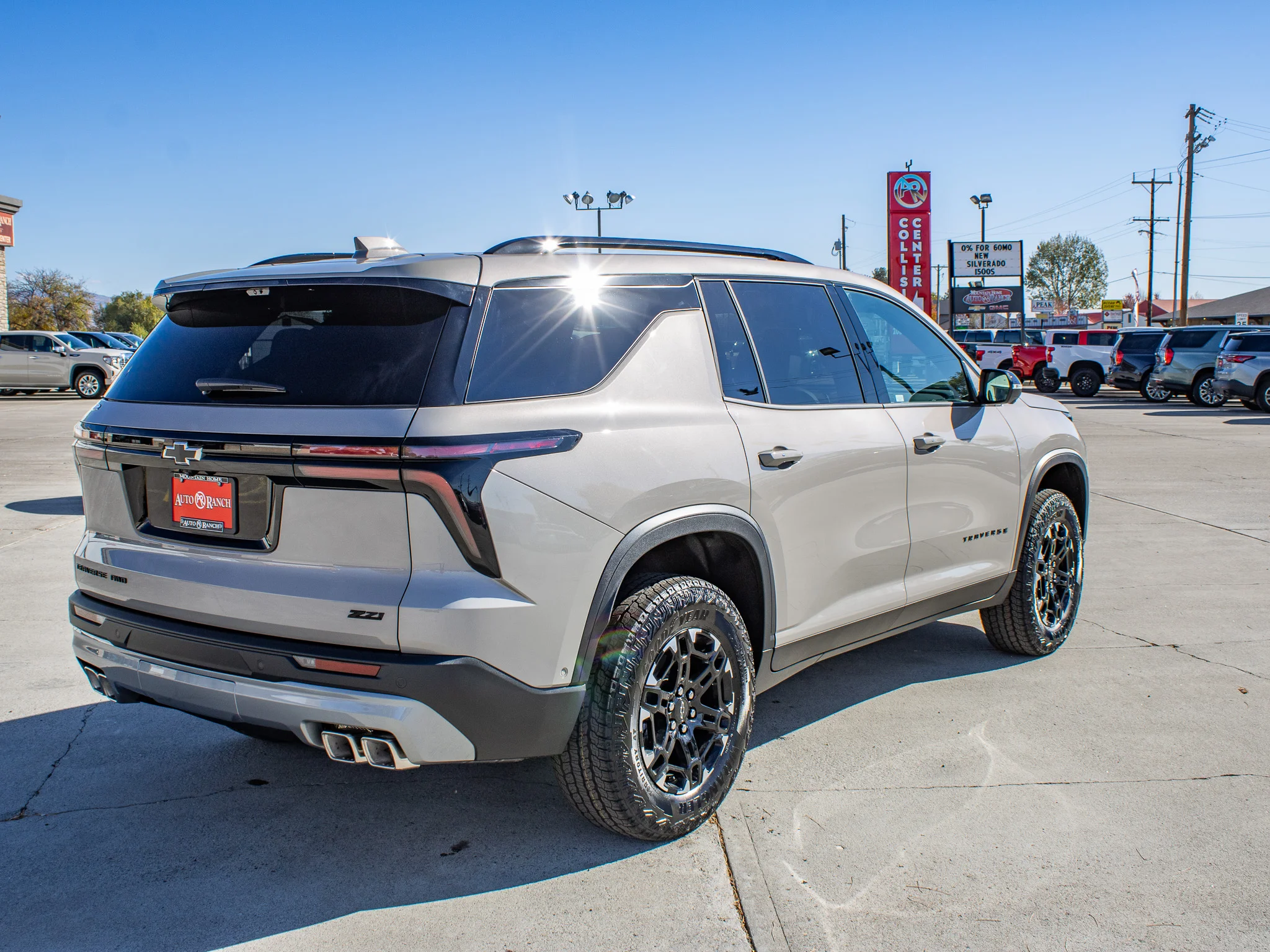2027 Chevrolet Traverse Z71 - Photo 8