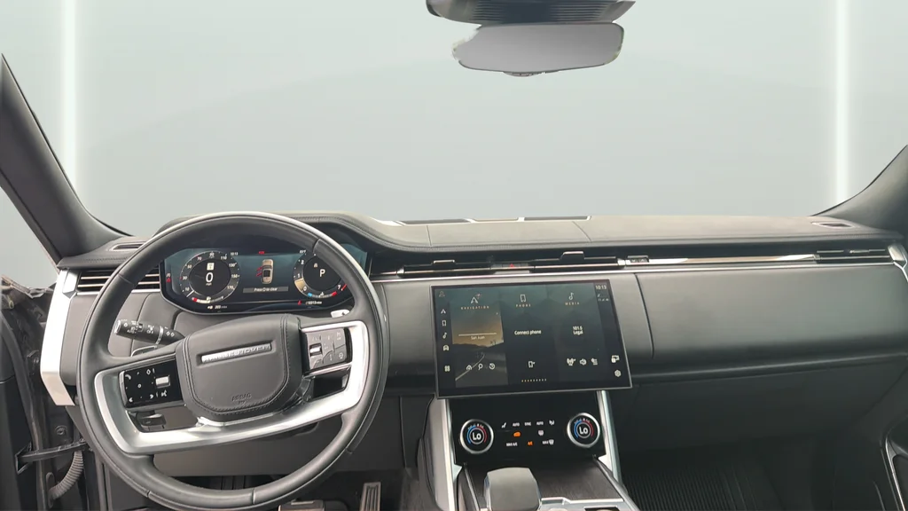 Used 2023  Land Rover SE image 20