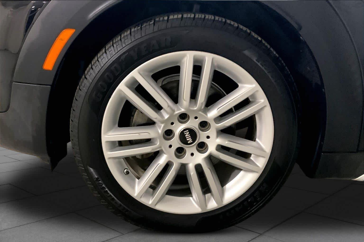 Used 2019 Midnight Black Metallic MINI Cooper image 10