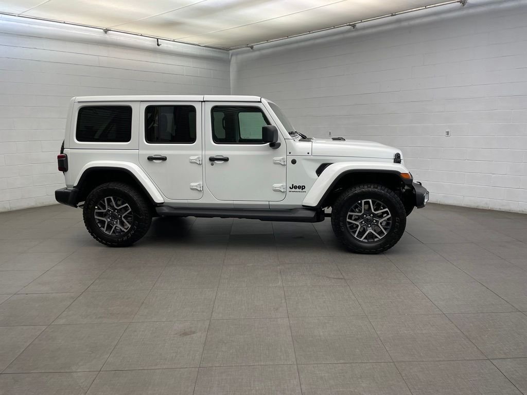New 2026 Bright White Clear-Coat Exterior Paint Jeep Sahara image 2