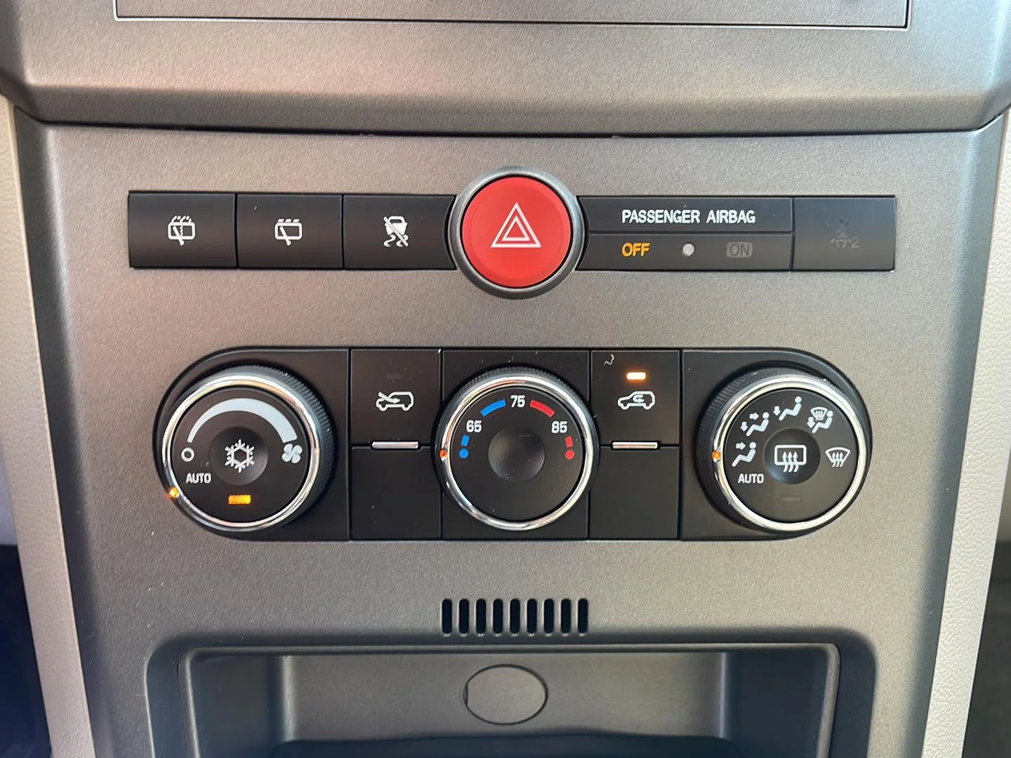 Used 2008 Silver Pearl Saturn XE image 22