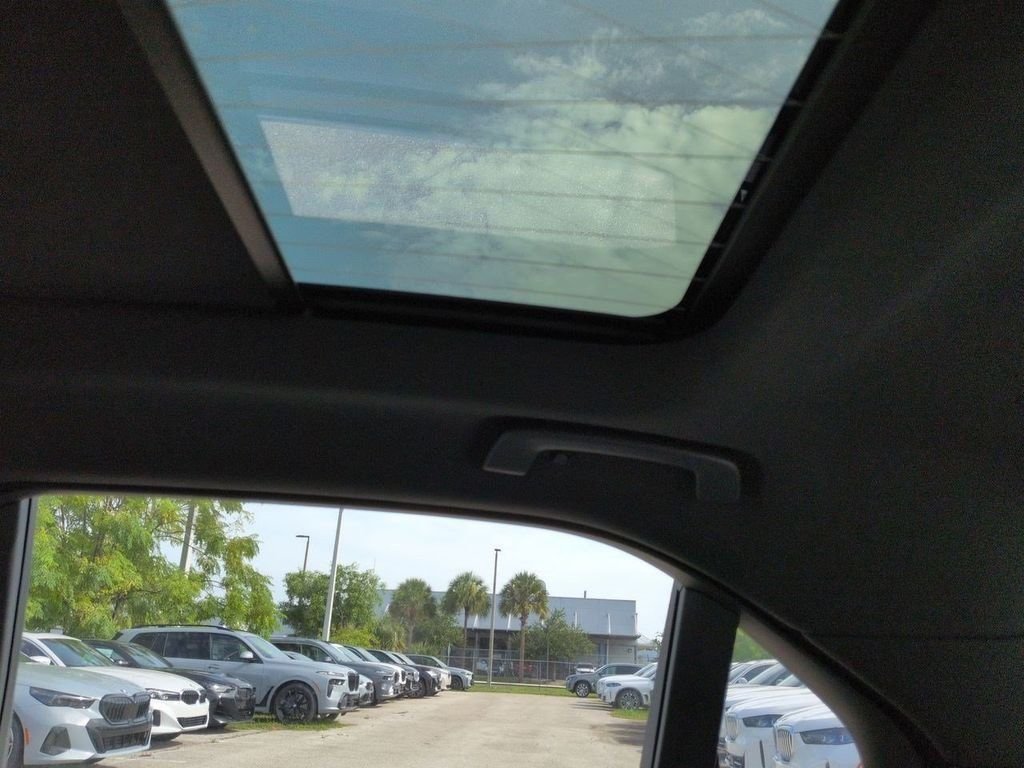 New 2026 Tanzanite Blue II Metallic BMW xDrive60 image 19
