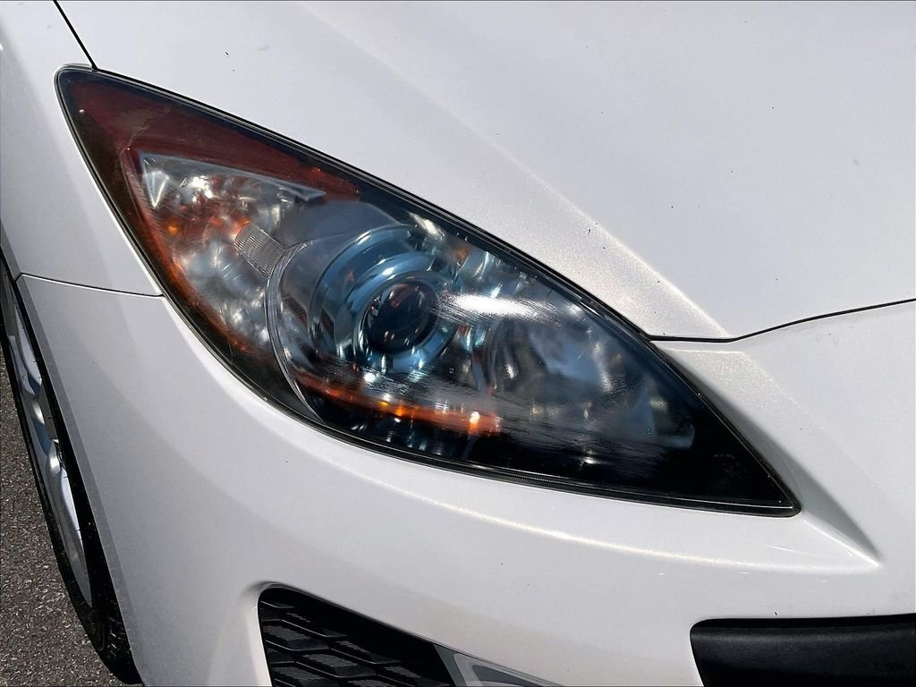 Used 2013 White Mazda i Sport image 28