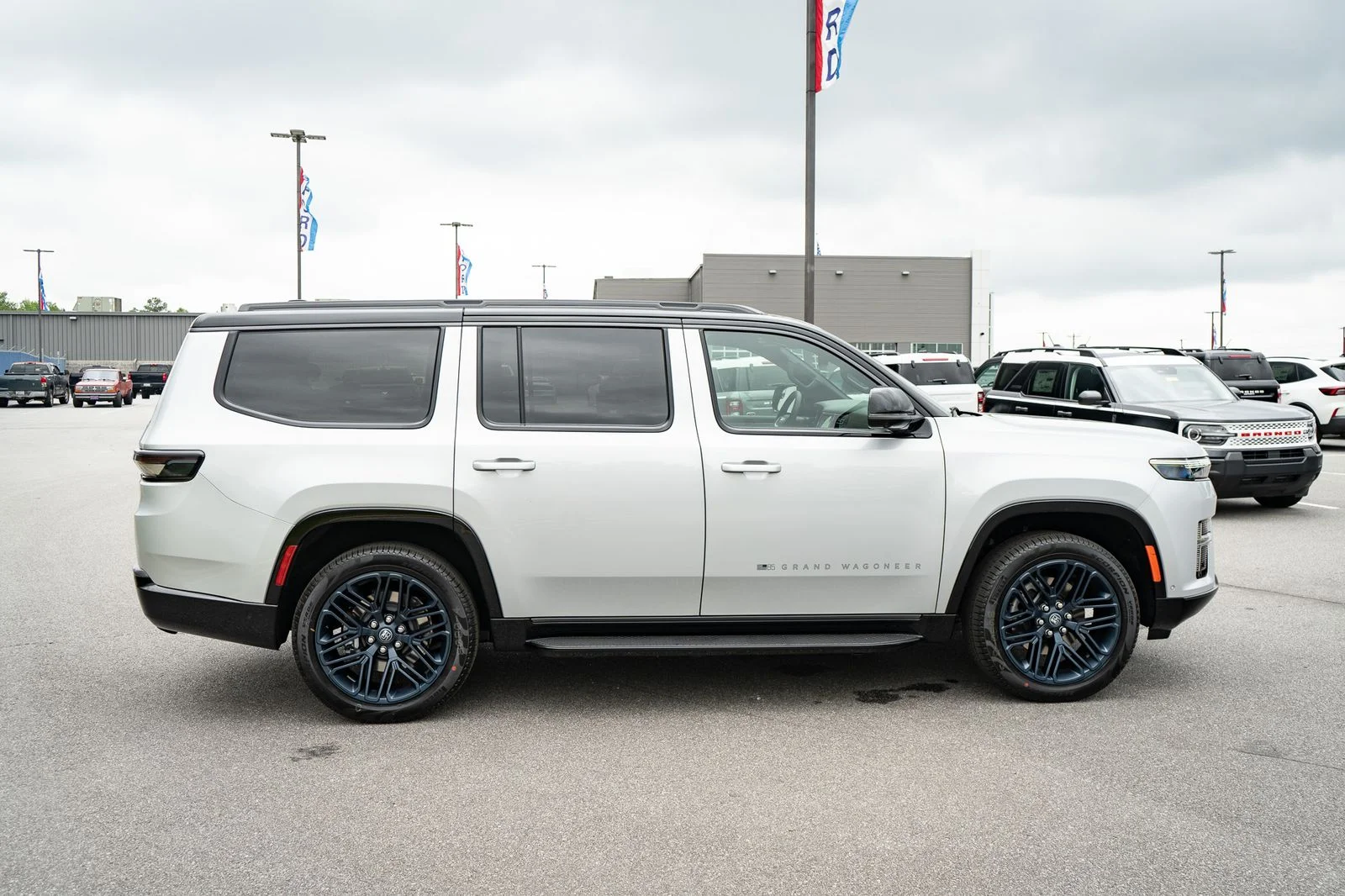 New 2026 Silver-Zynith Exterior Paint Jeep 85th Anniversary Edition image 11