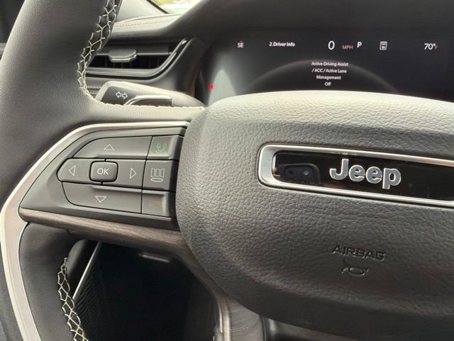 New 2026 Bright White Clear-Coat Exterior Paint Jeep Limited image 22